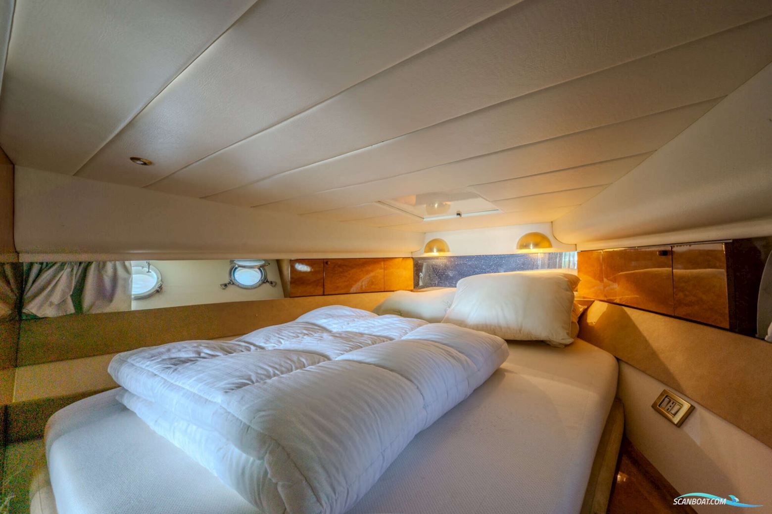 Mochi Craft 43 Flybridge