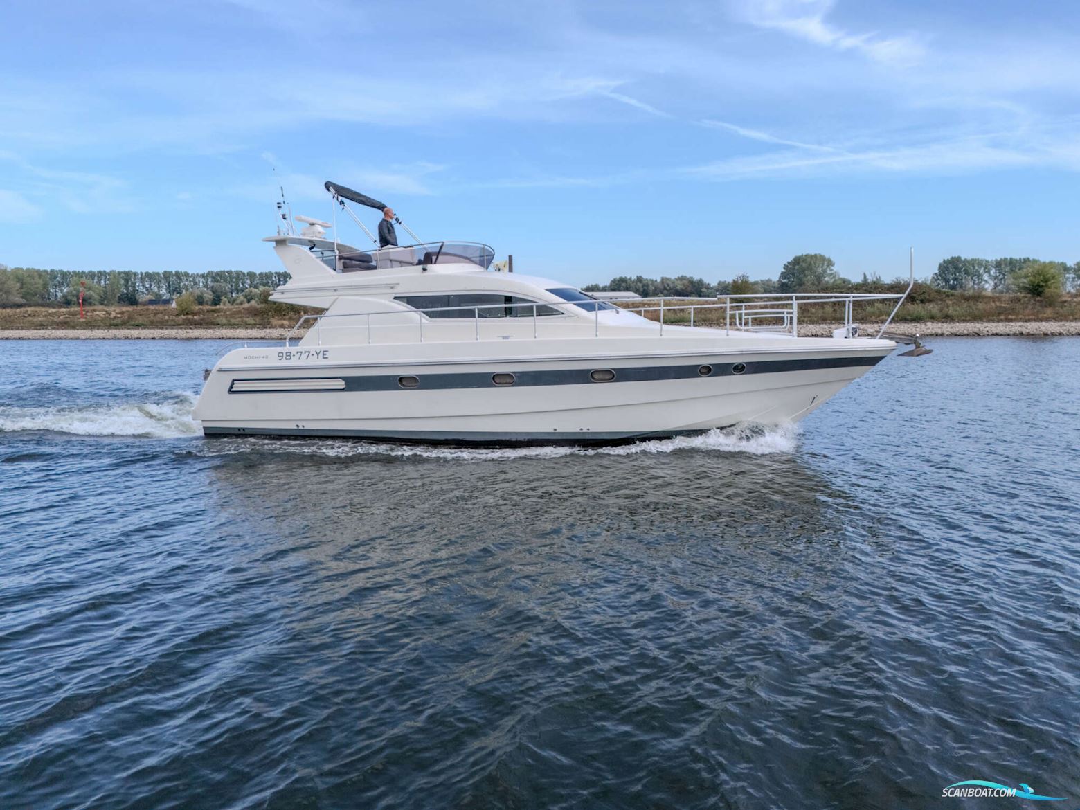 Mochi Craft 43 Flybridge