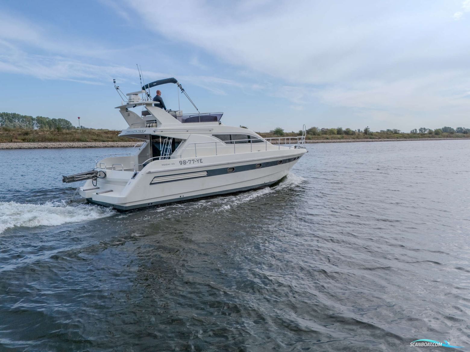 Mochi Craft 43 Flybridge