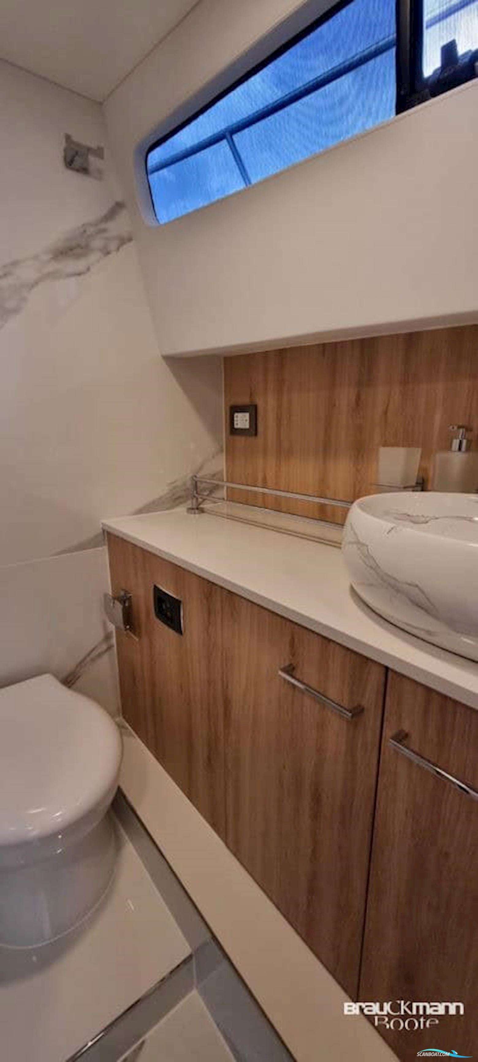 Monachus Yachts Issa 45