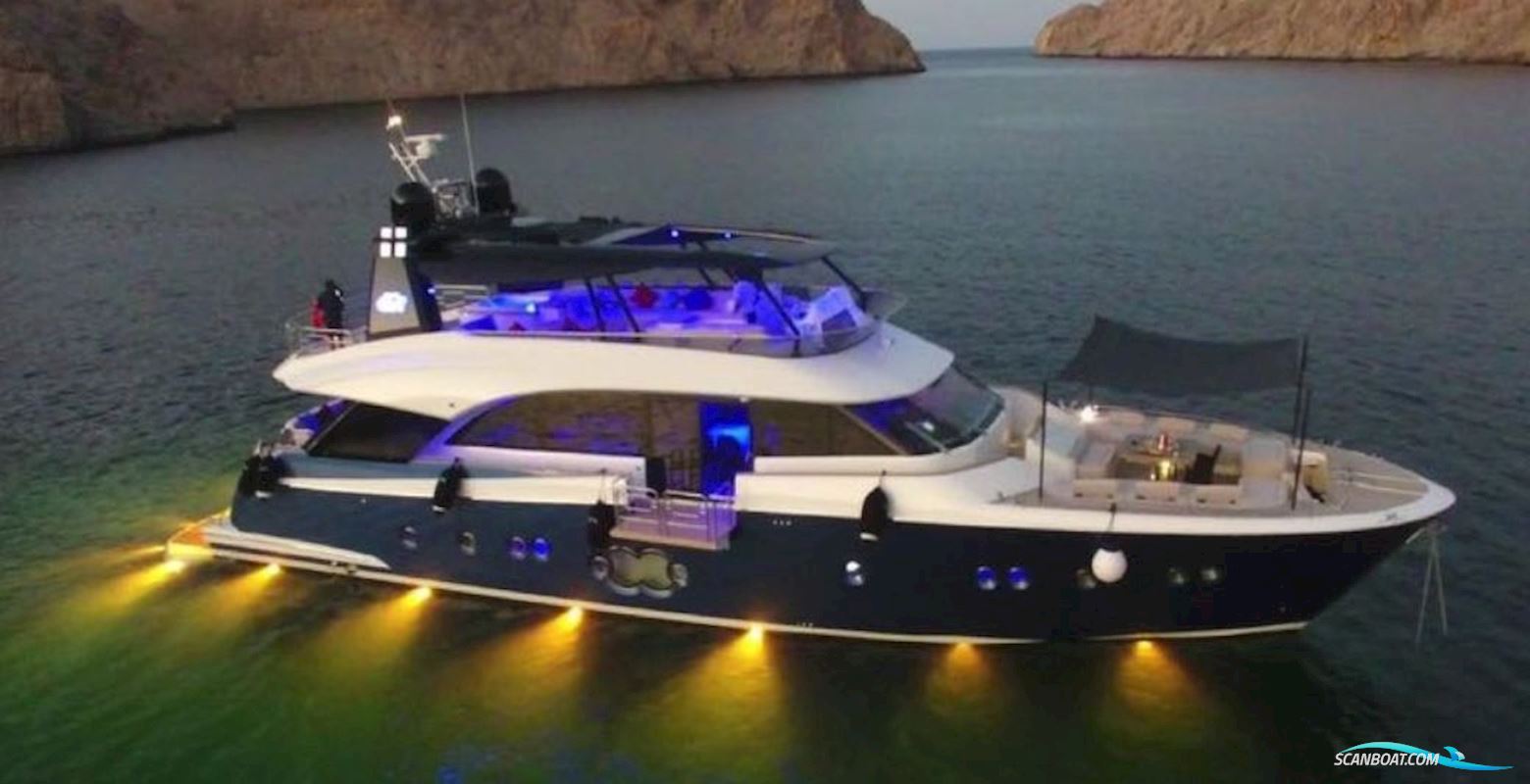 Montecarlo Yacht 86 Flybridge
