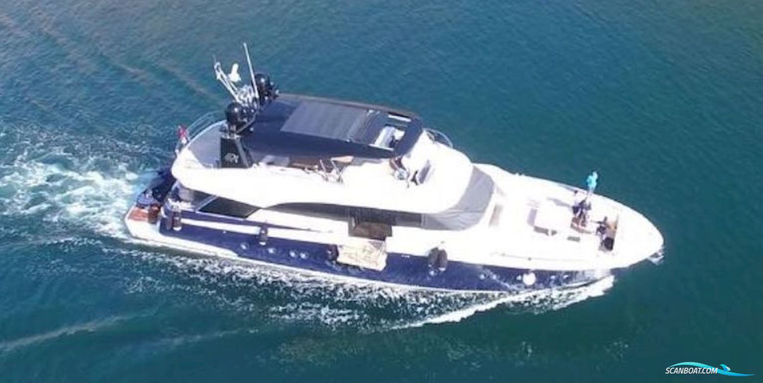 Montecarlo Yacht 86 Flybridge
