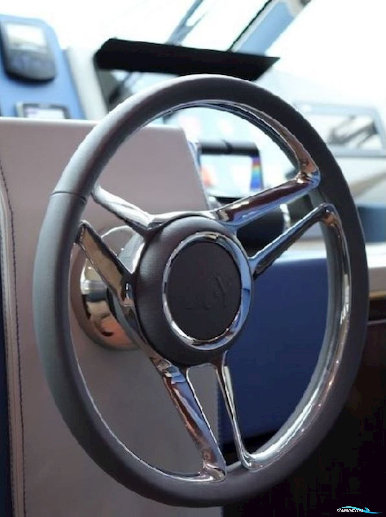 Montecarlo Yacht 86 Flybridge