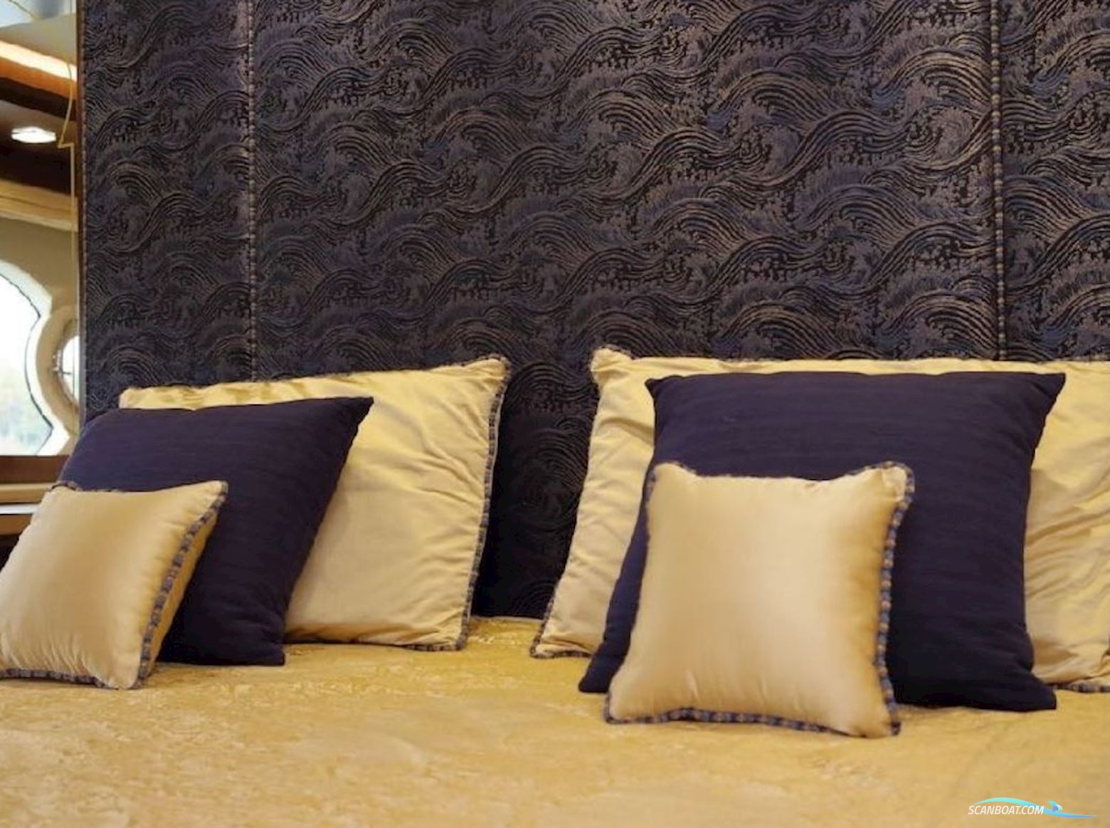 Montecarlo Yacht 86 Flybridge