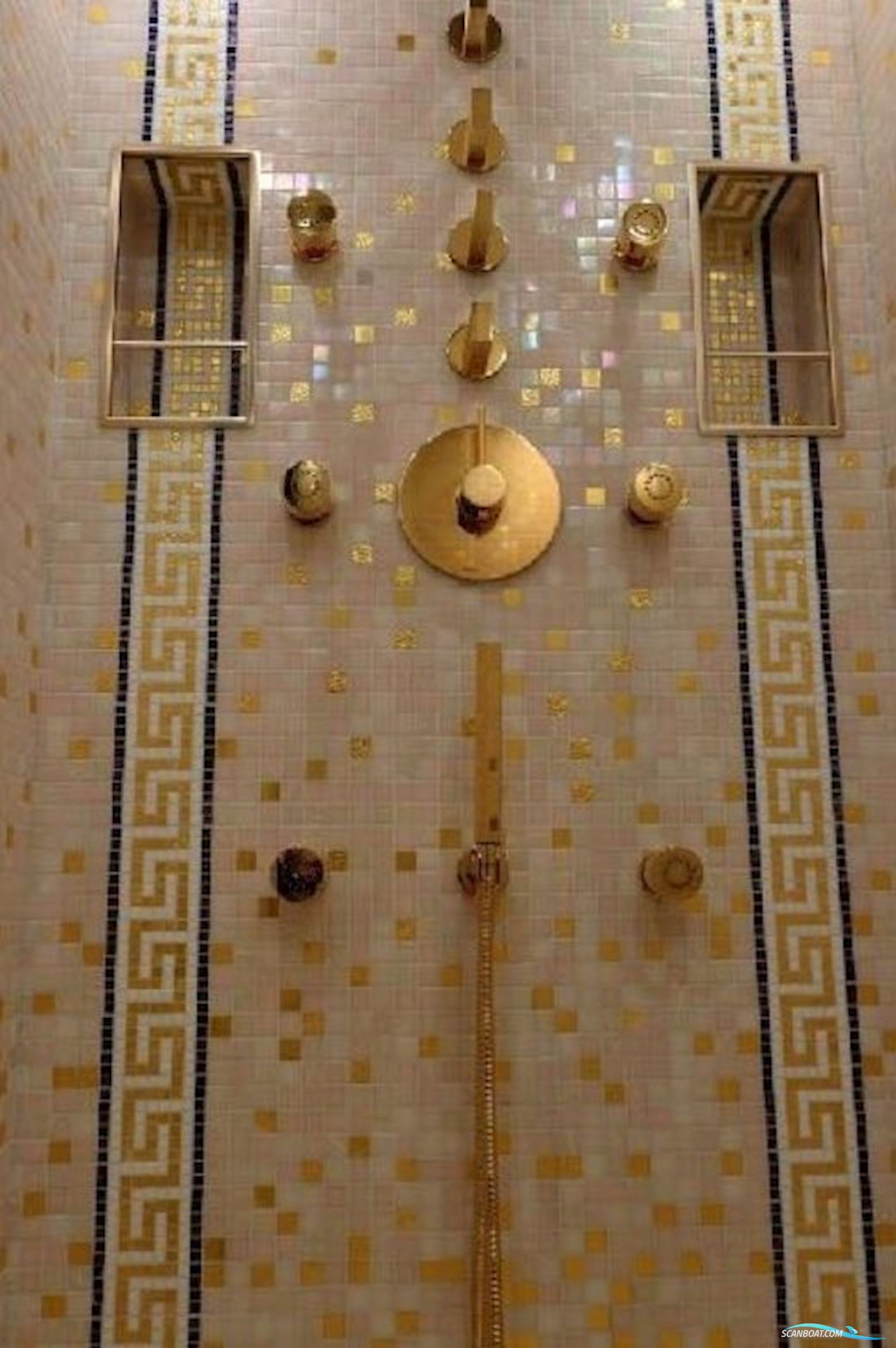 Montecarlo Yacht 86 Flybridge