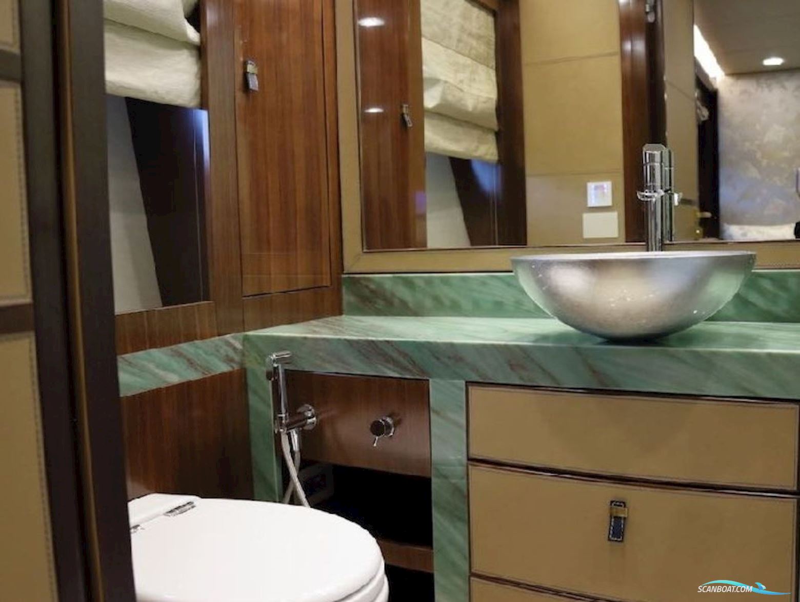 Montecarlo Yacht 86 Flybridge