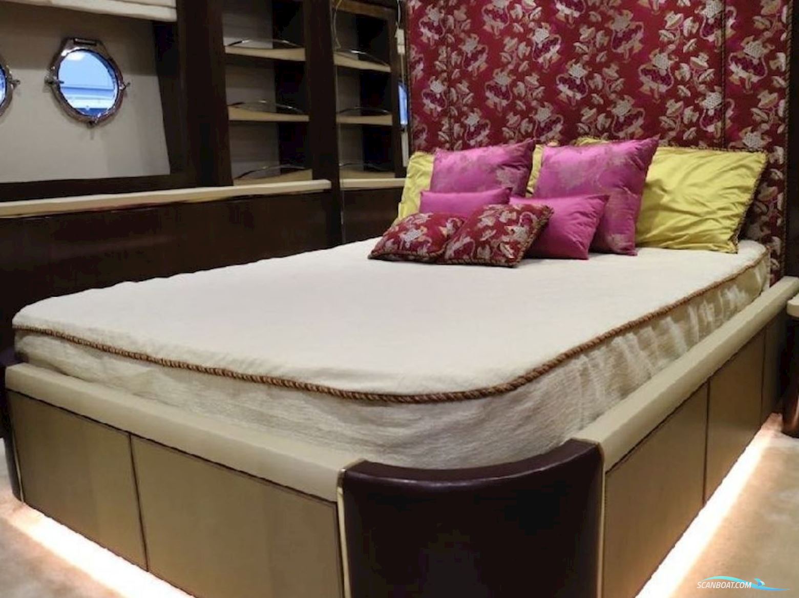 Montecarlo Yacht 86 Flybridge