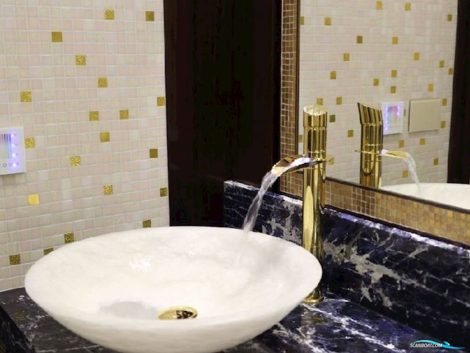 Montecarlo Yacht 86 Flybridge