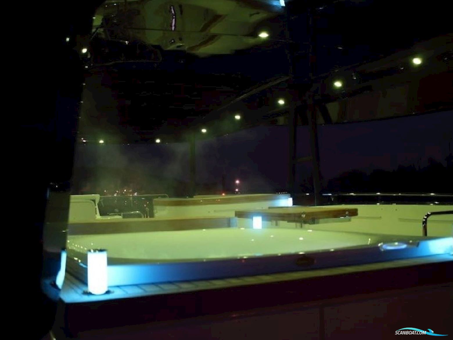 Montecarlo Yacht 86 Flybridge