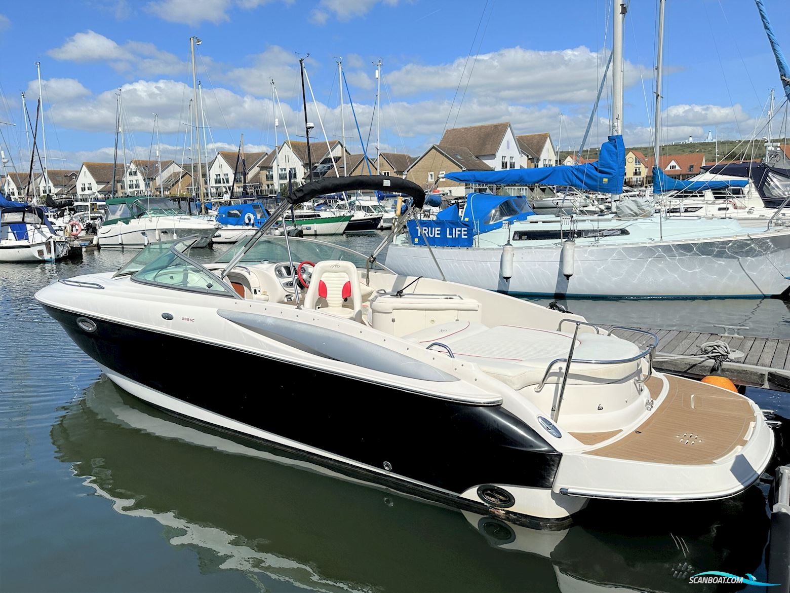 Monterey 268 SC Motorboat 2004, with Mercruiser engine, United Kingdom