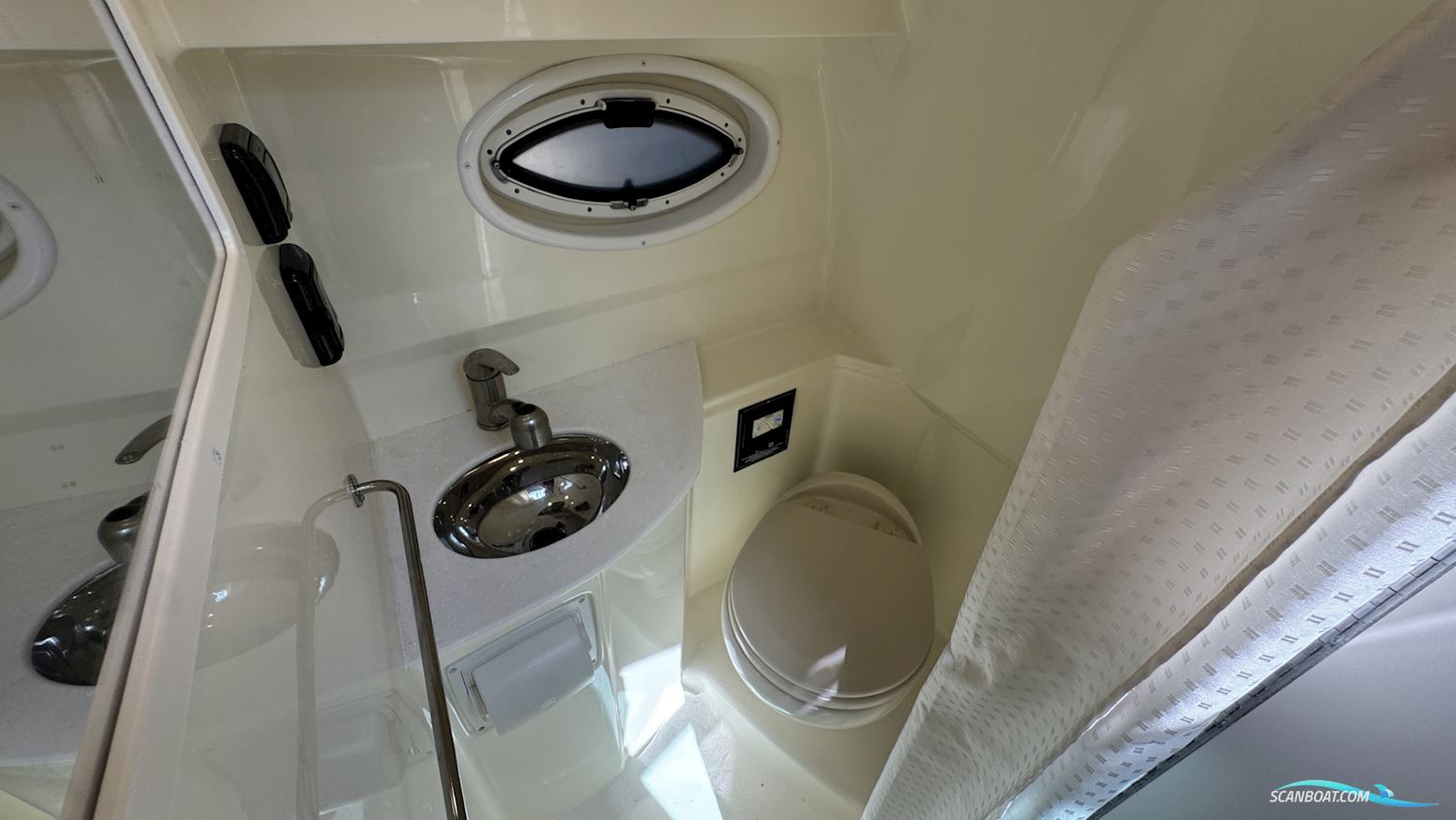 Monterey 275 Sport Yacht