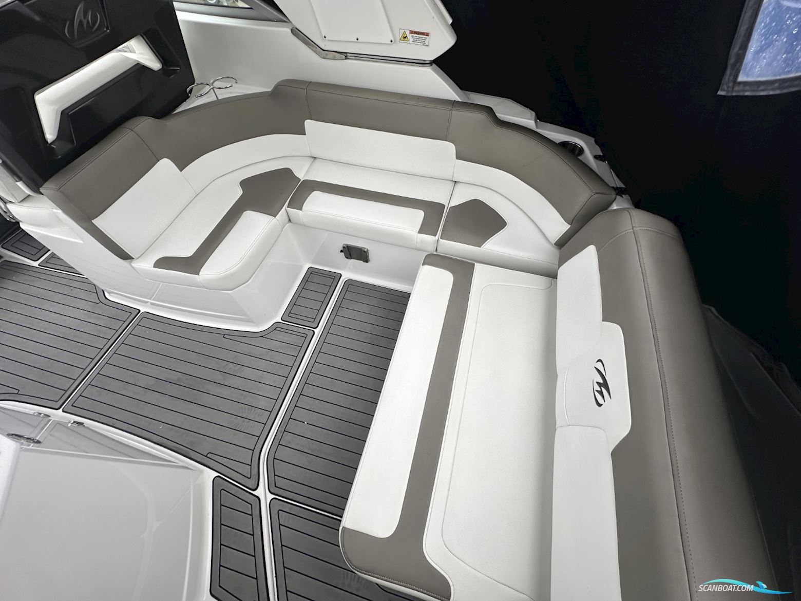 Monterey 275 Sport Yacht