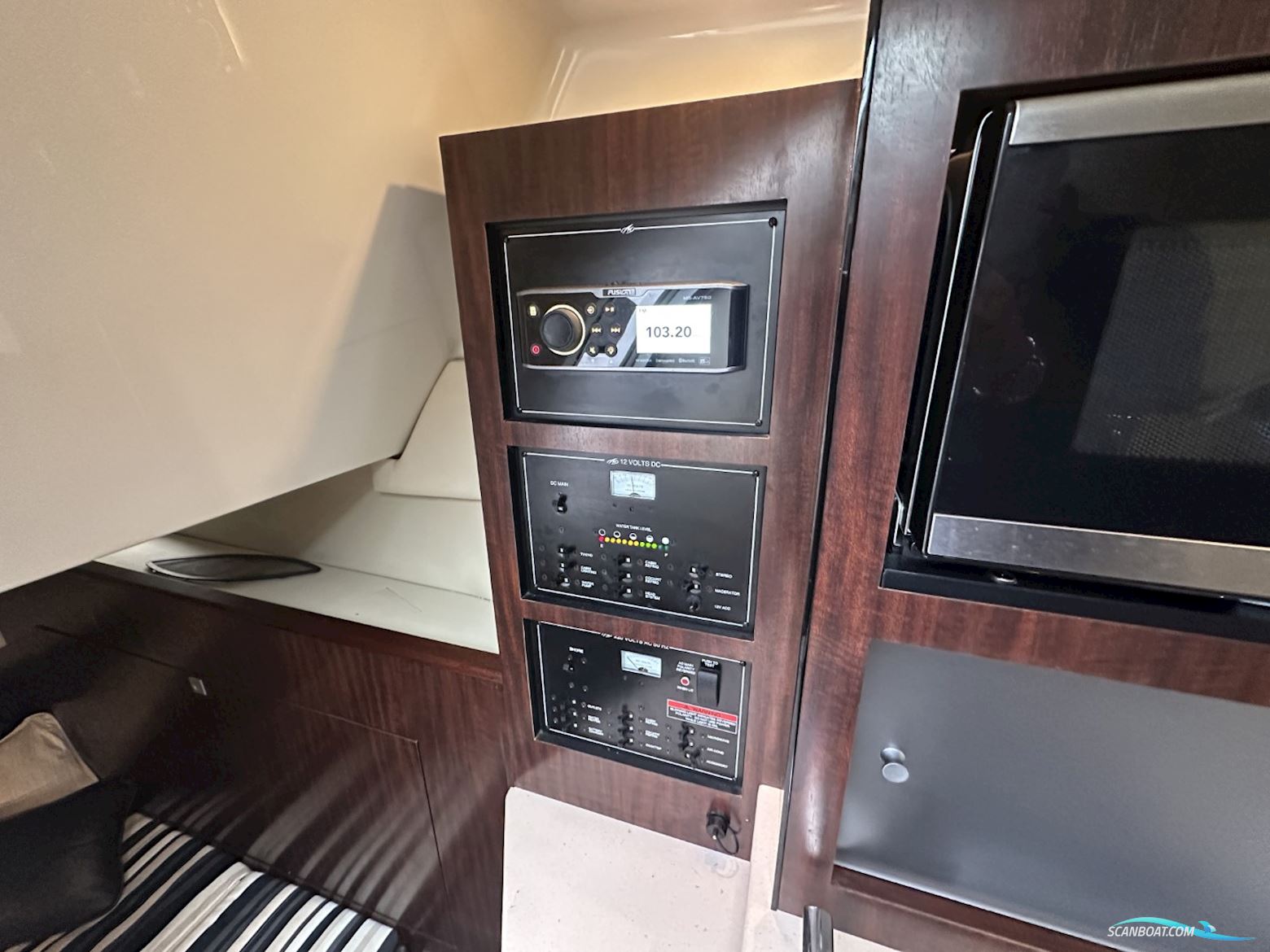 Monterey 275 Sport Yacht