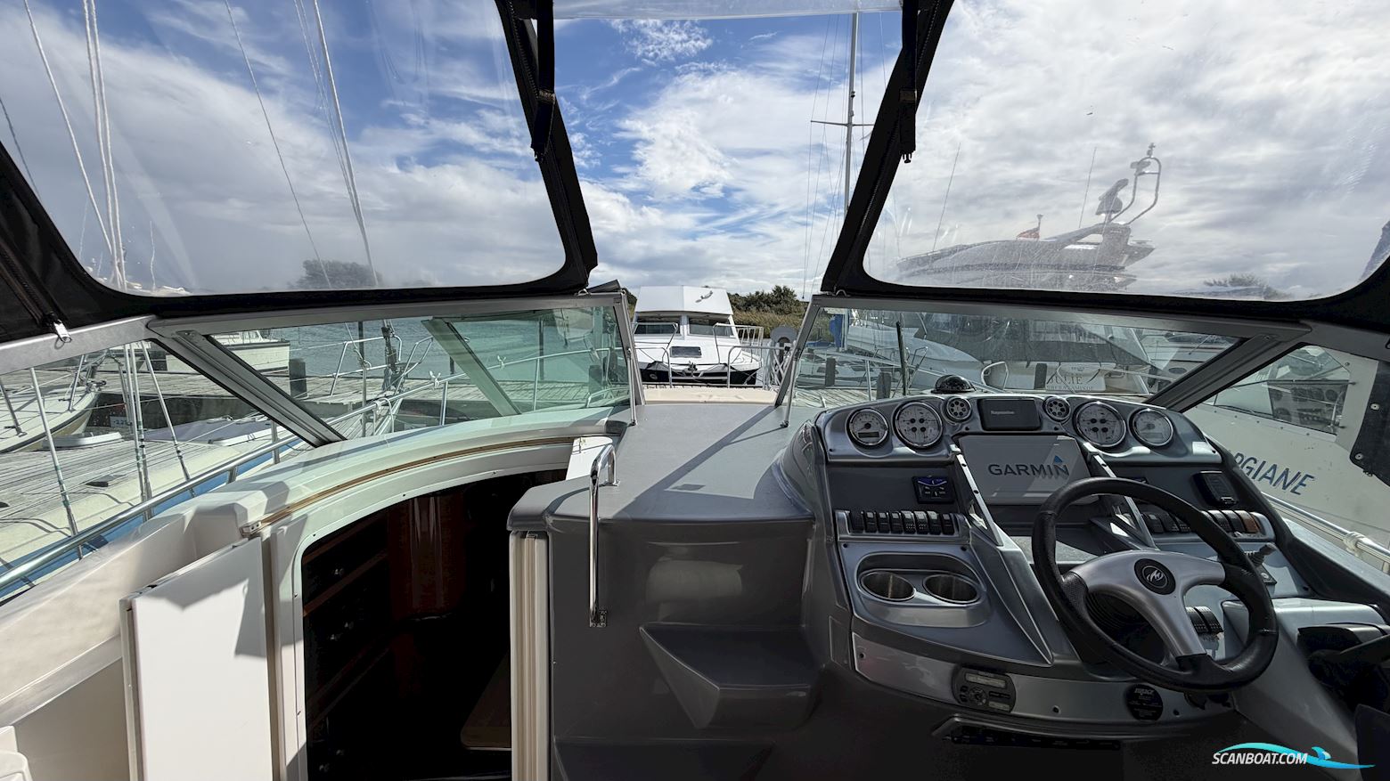 Monterey 290