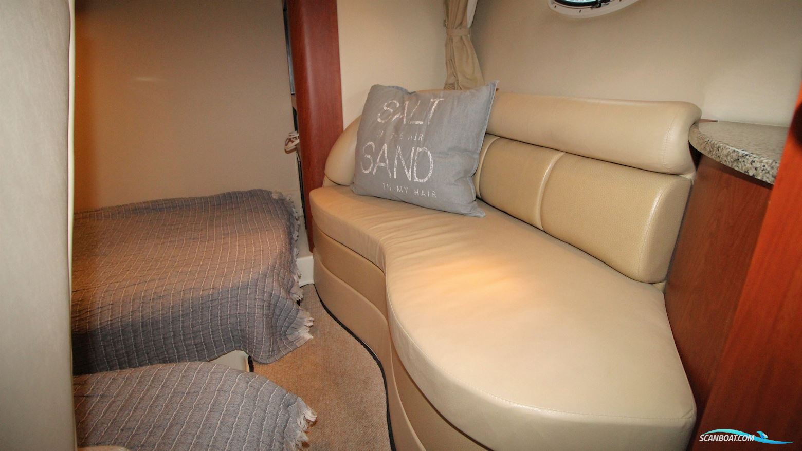 Monterey 350 / 370 Yacht