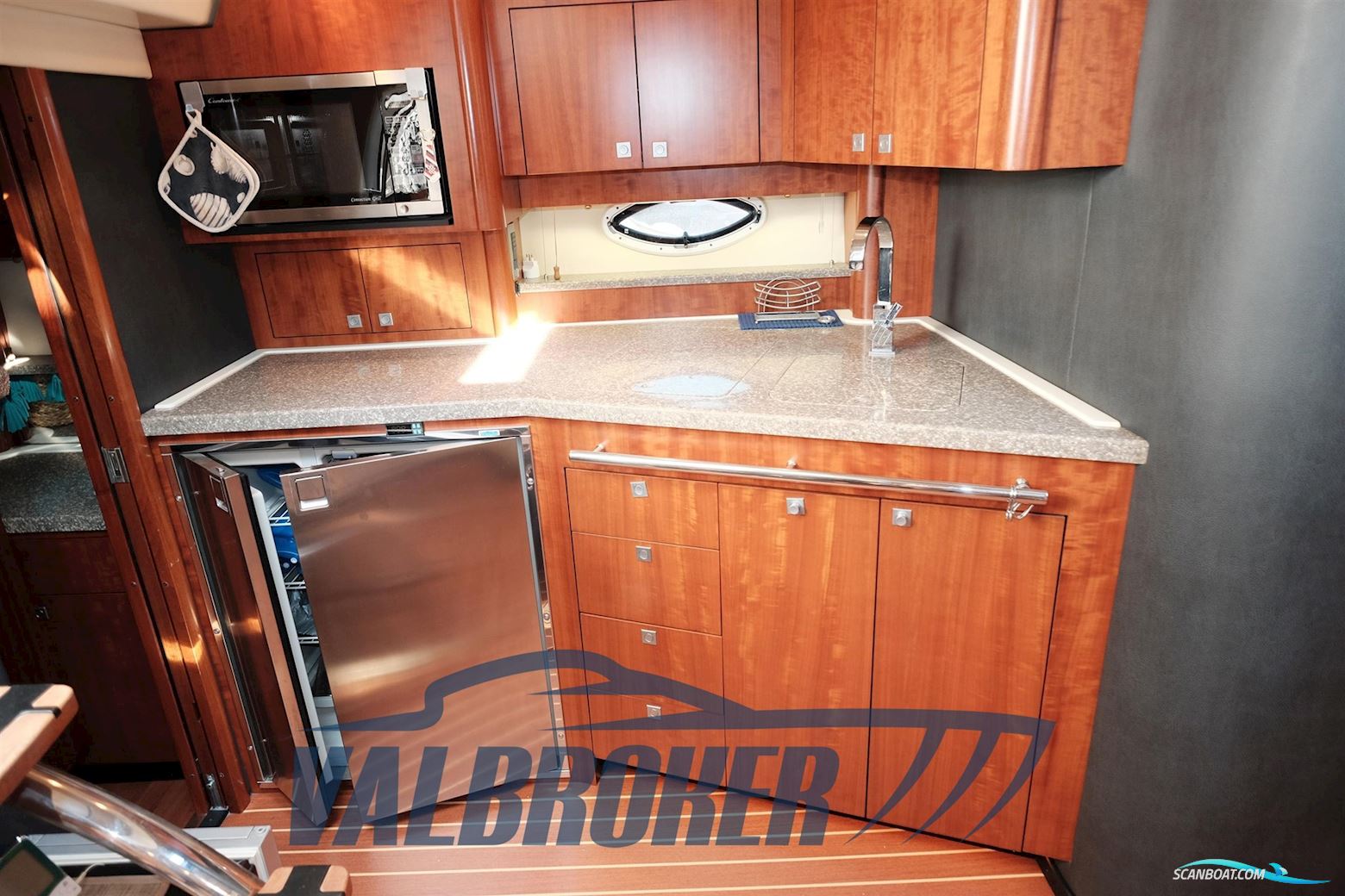 Monterey Boats 415 SY Sport Yacht