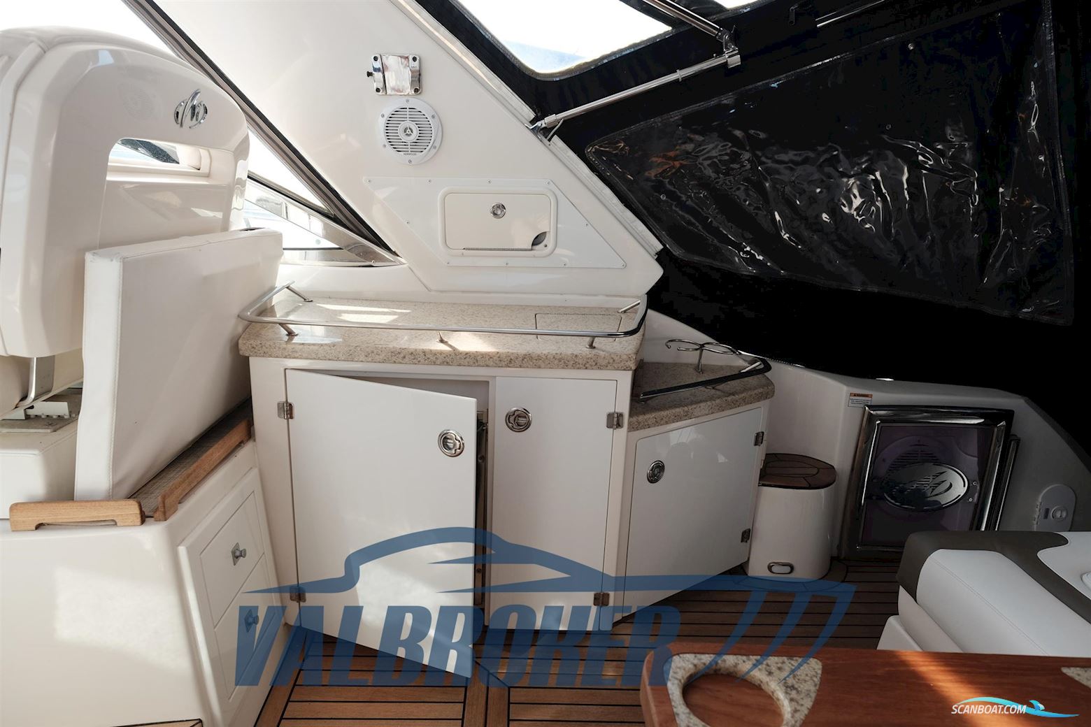 Monterey Boats 415 SY Sport Yacht