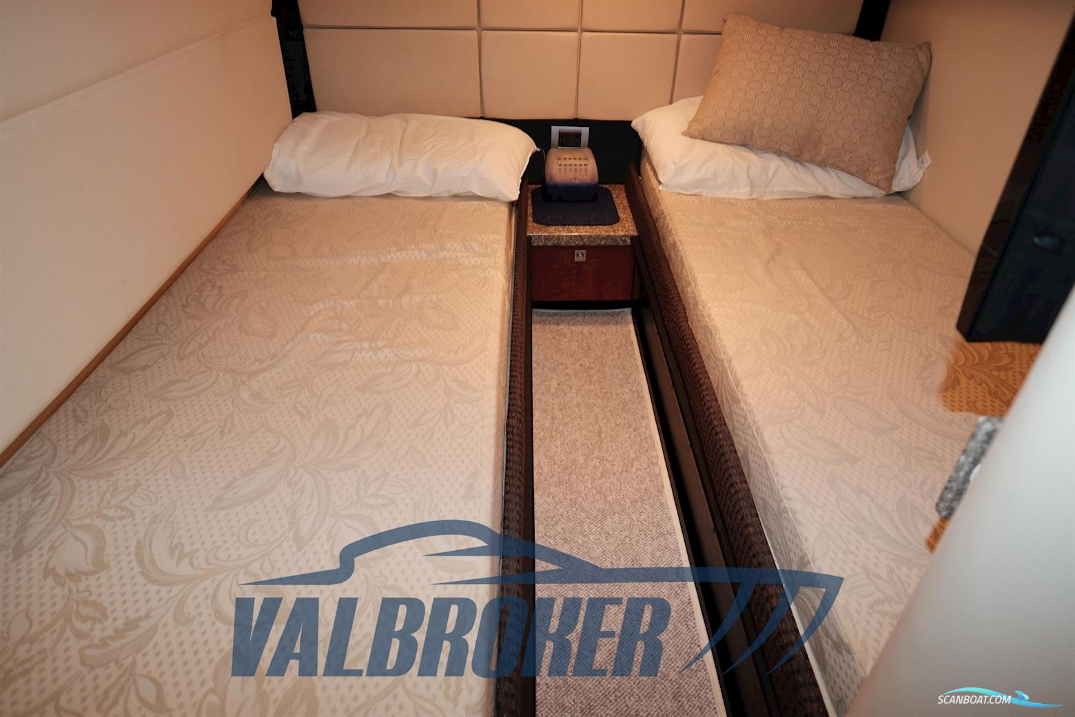 Monterey Boats 415 SY Sport Yacht