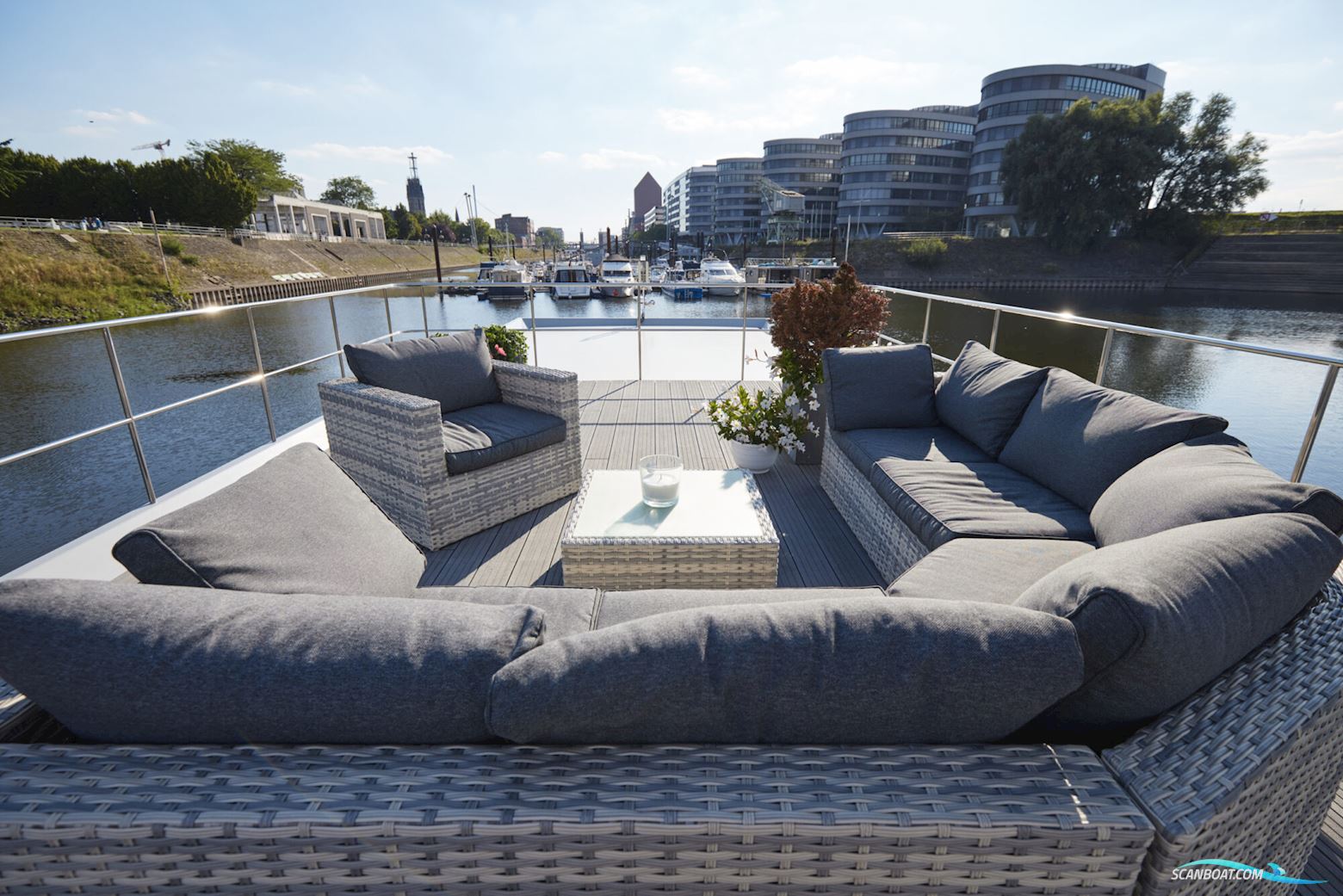 Motor Cruiser Home Traveller XXL Houseboat 1500