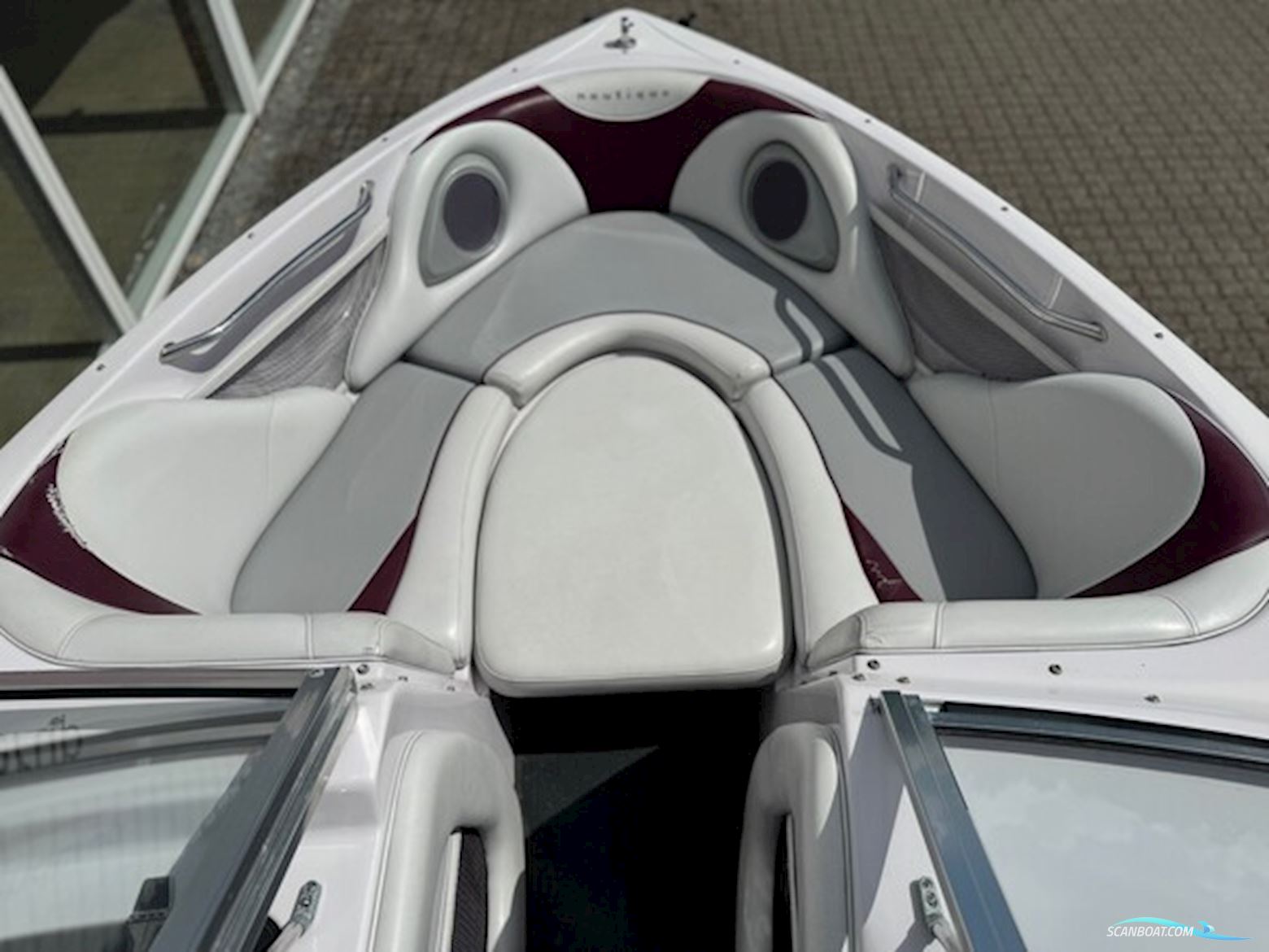 Nautique 226 Limited med 375 hk ZR6 8,1L V8 i/o og 3000 kg Humbauer bådtrailer - Engros til CVR nummer