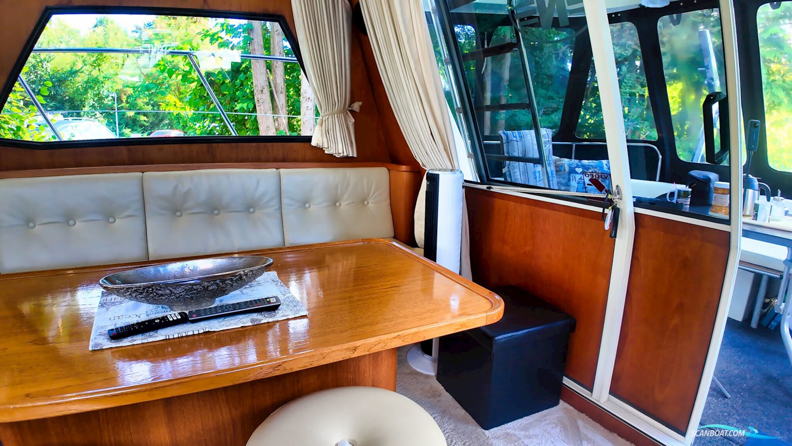 Neptunus 138 / 46 Flybridge Sedan