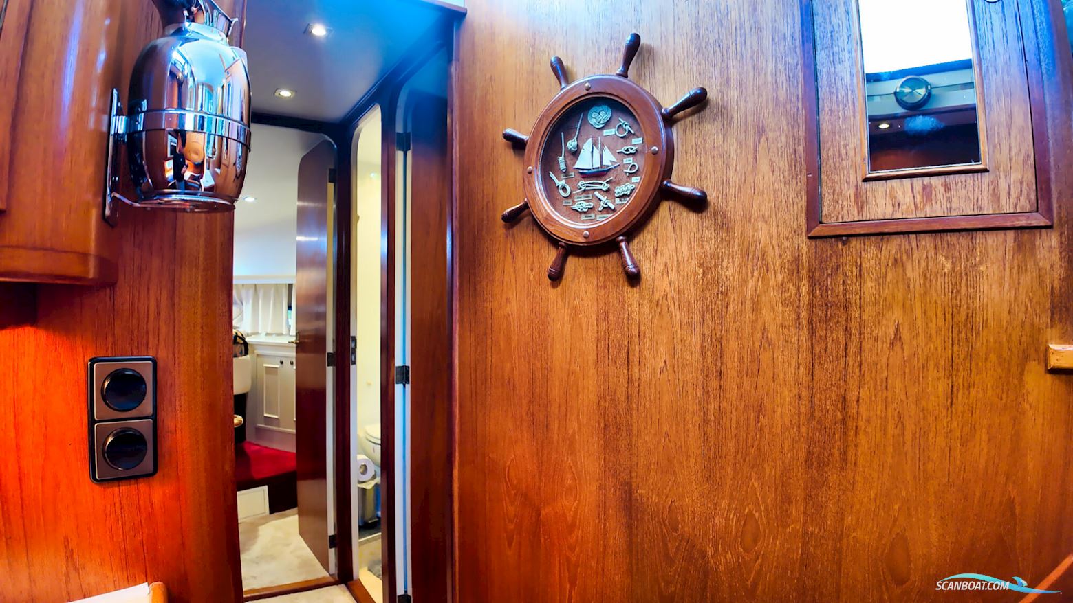 Neptunus 138 / 46 Flybridge Sedan