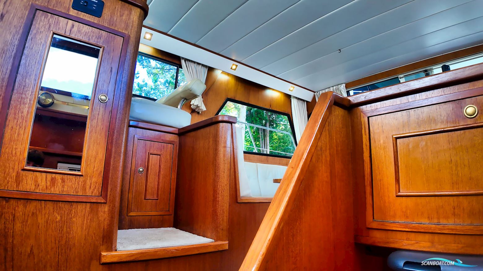 Neptunus 138 / 46 Flybridge Sedan