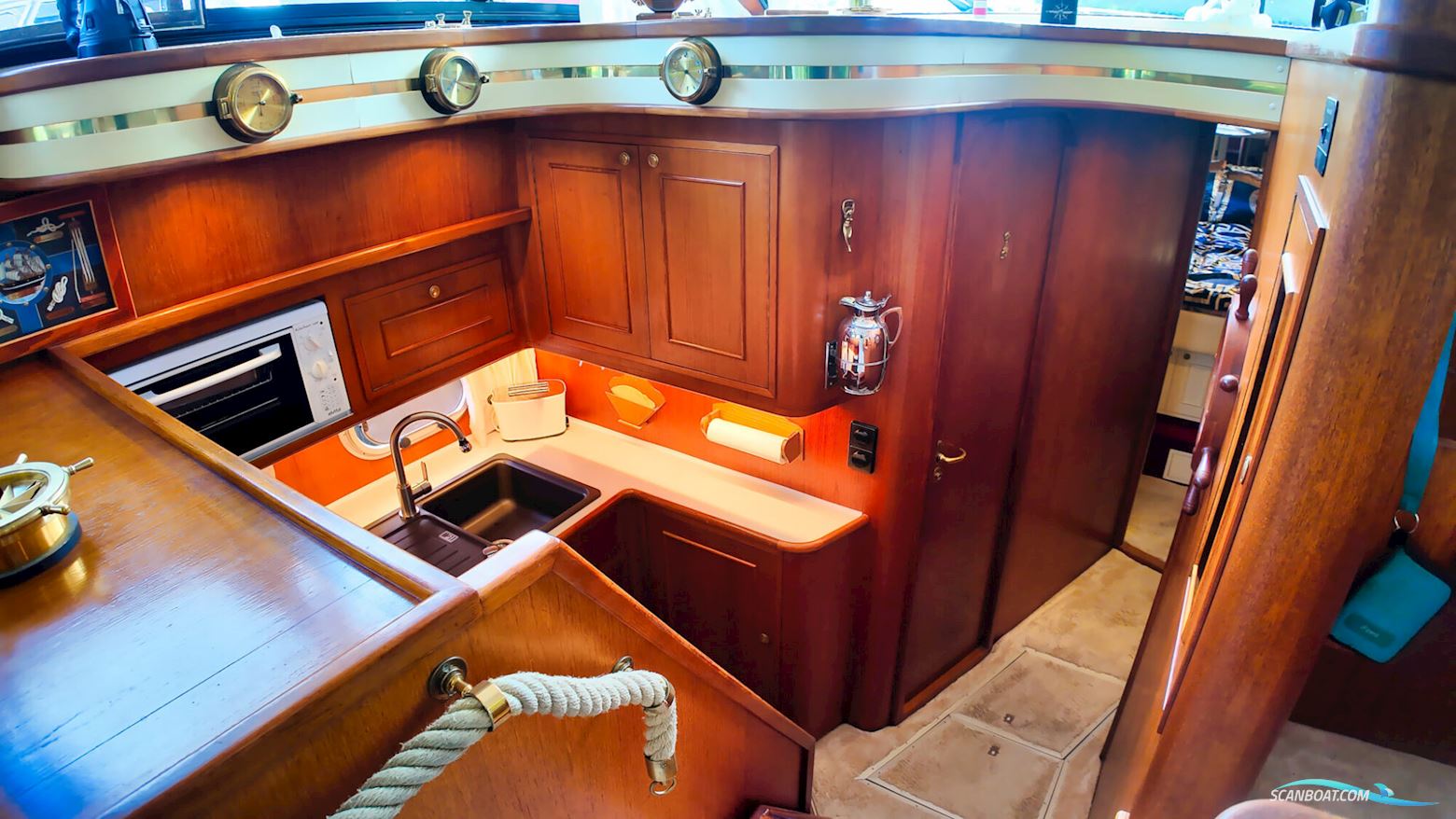 Neptunus 138 / 46 Flybridge Sedan