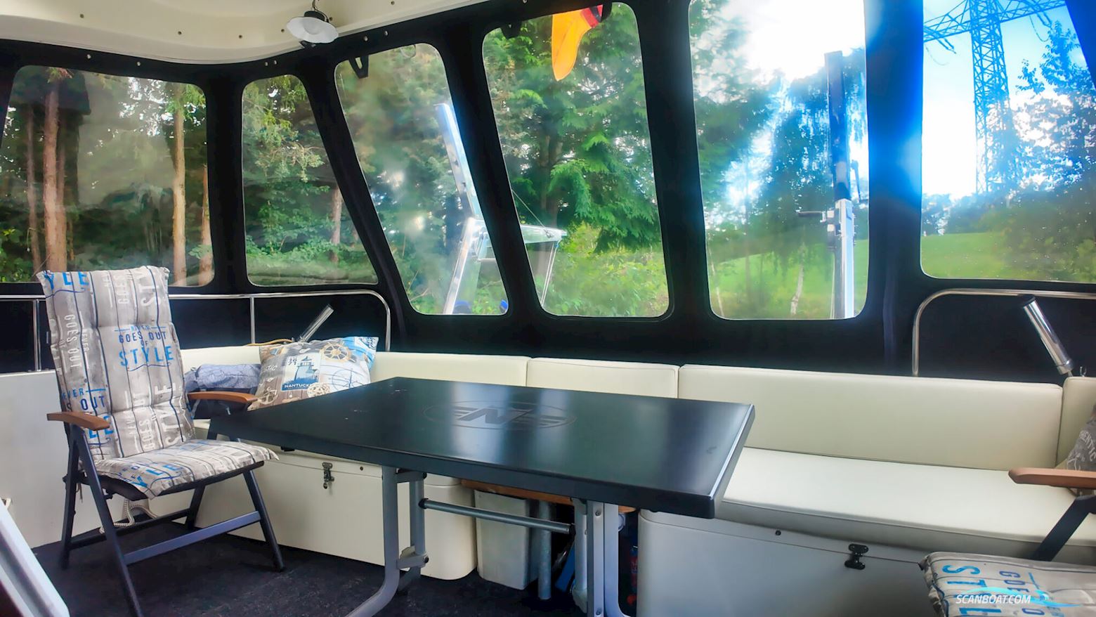 Neptunus 138 / 46 Flybridge Sedan