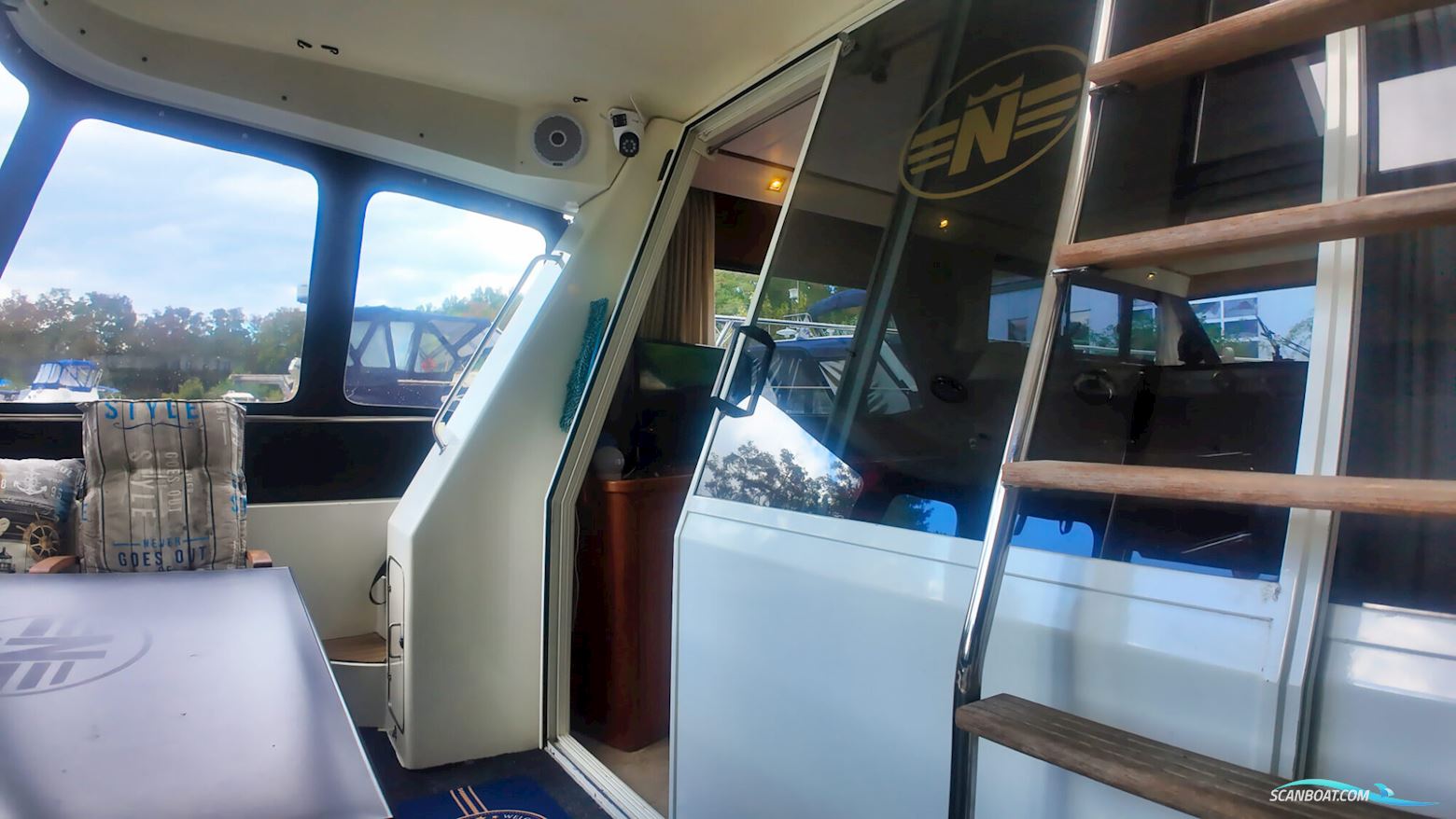 Neptunus 138 / 46 Flybridge Sedan