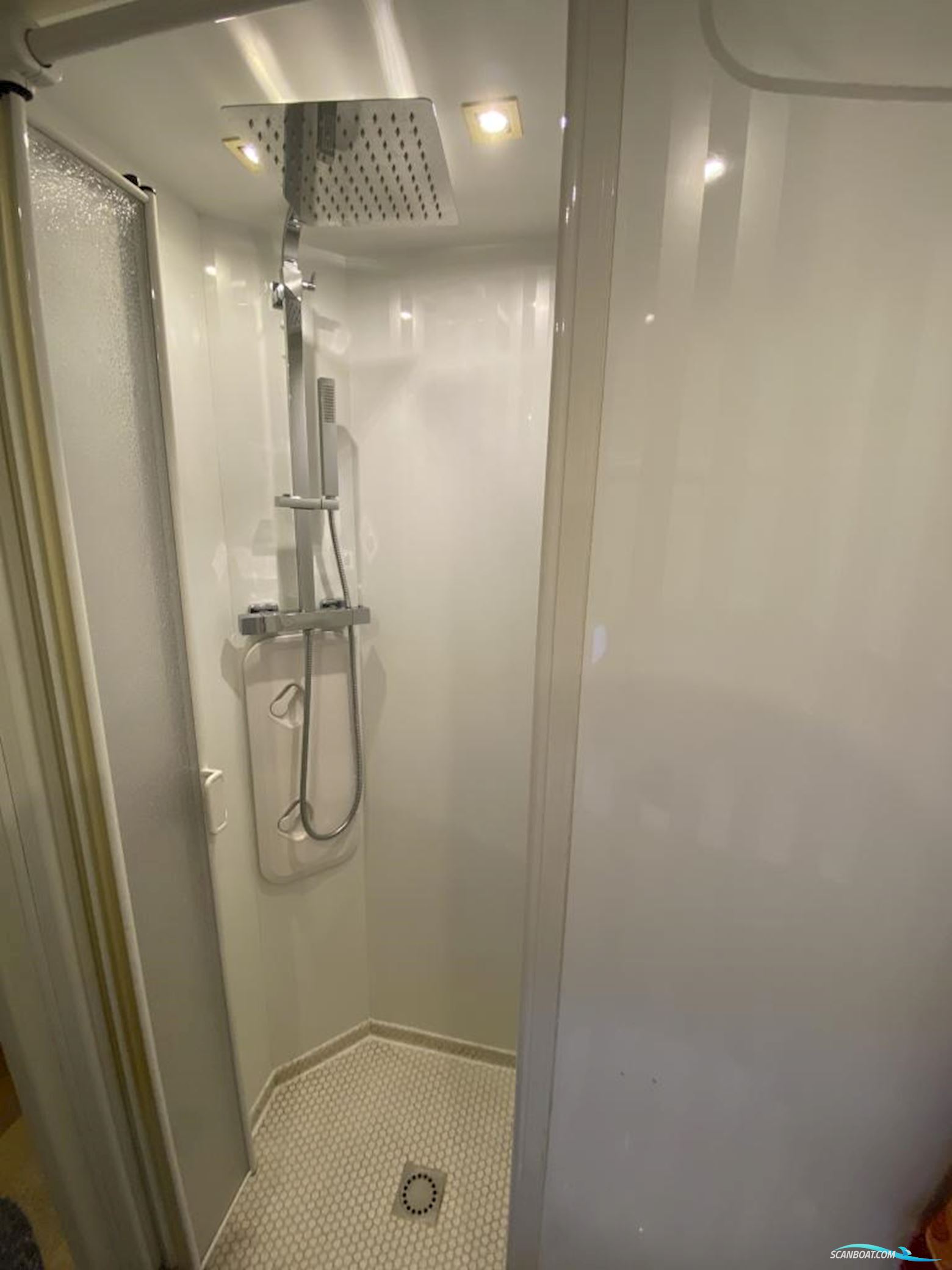 Neptunus 138 Sedan Fly