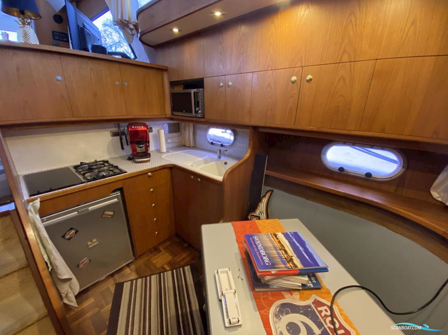 Neptunus 138 Sedan Fly