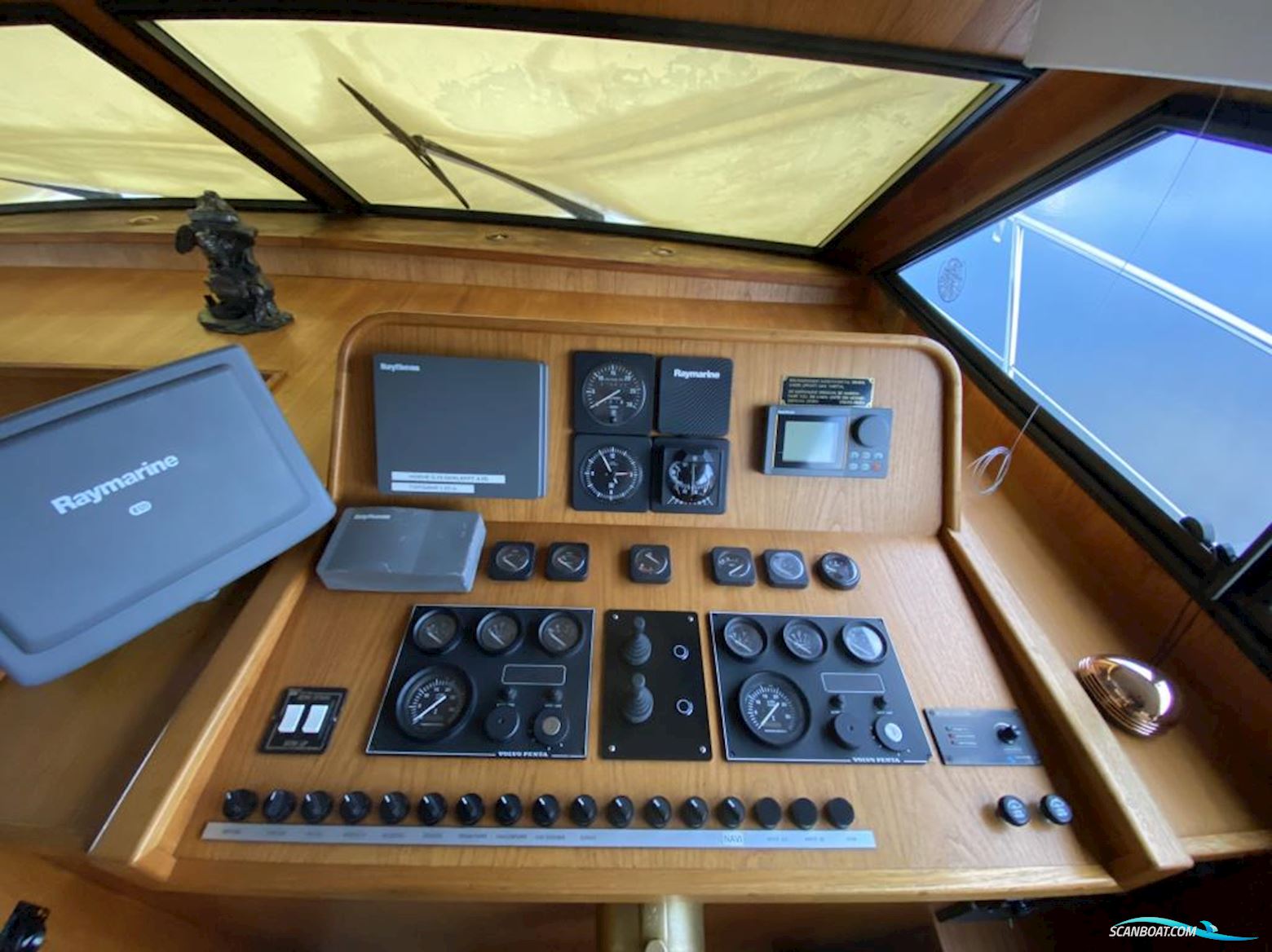 Neptunus 138 Sedan Fly