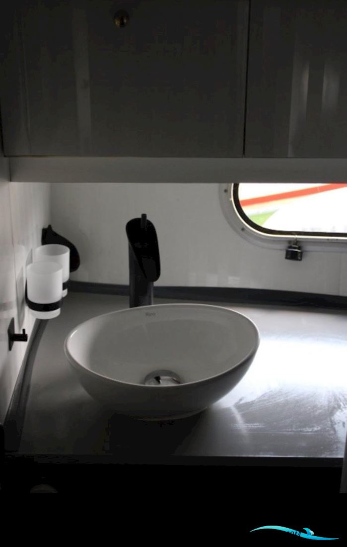 Neptunus 138 Sedan Fly