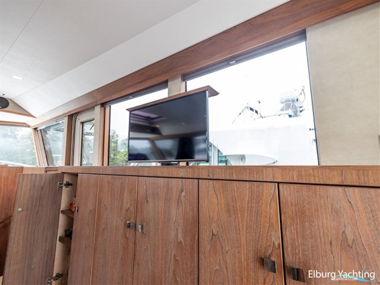 NG Explorer 50 - MY Wild Thing 