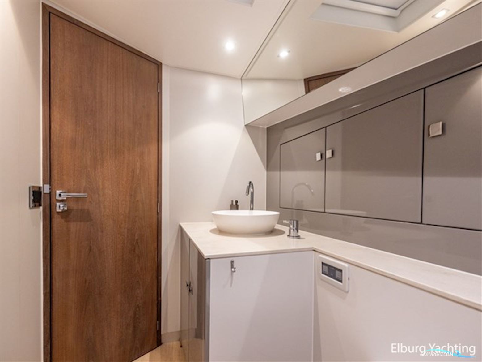 NG Explorer 50 - MY Wild Thing 