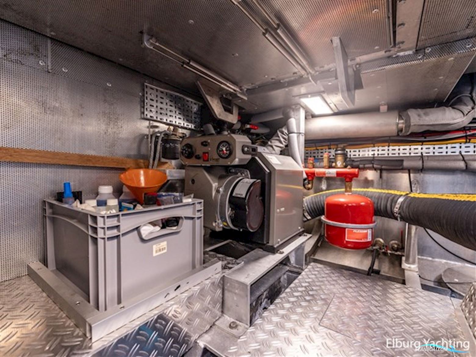 NG Explorer 50 - MY Wild Thing 