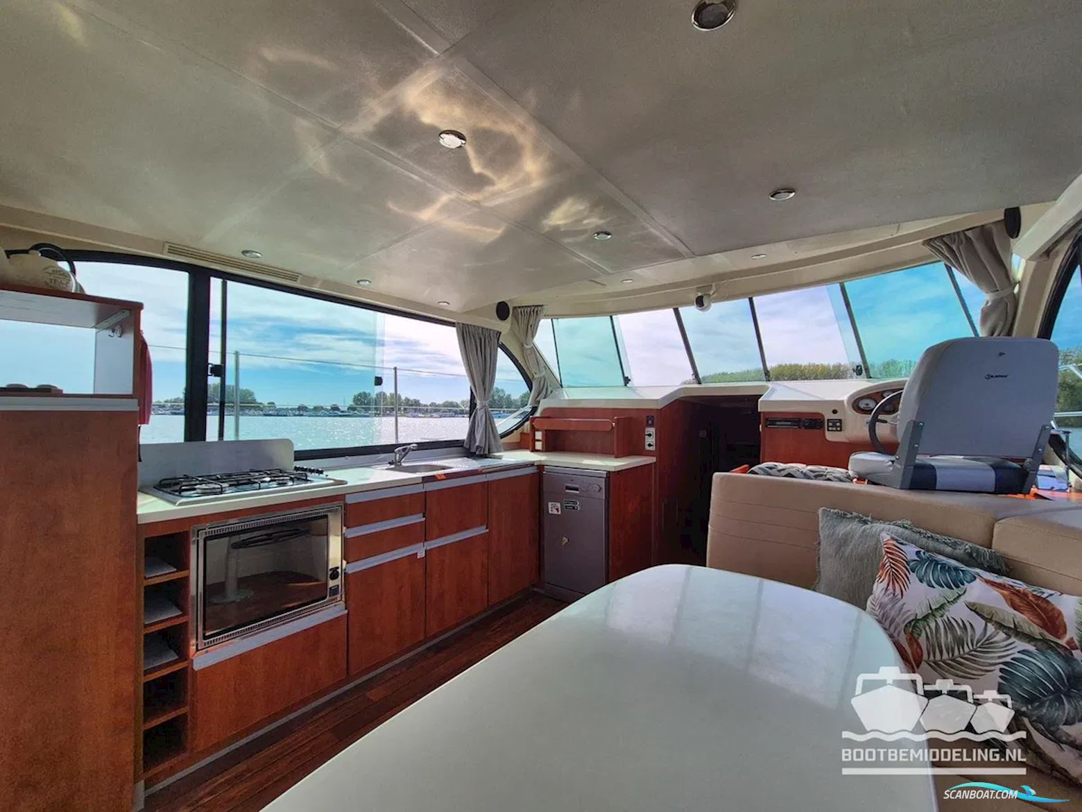 Nicols Yacht Sixto Prestige