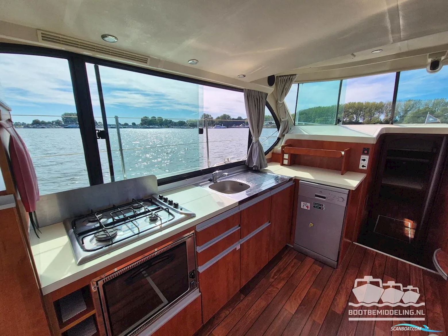 Nicols Yacht Sixto Prestige