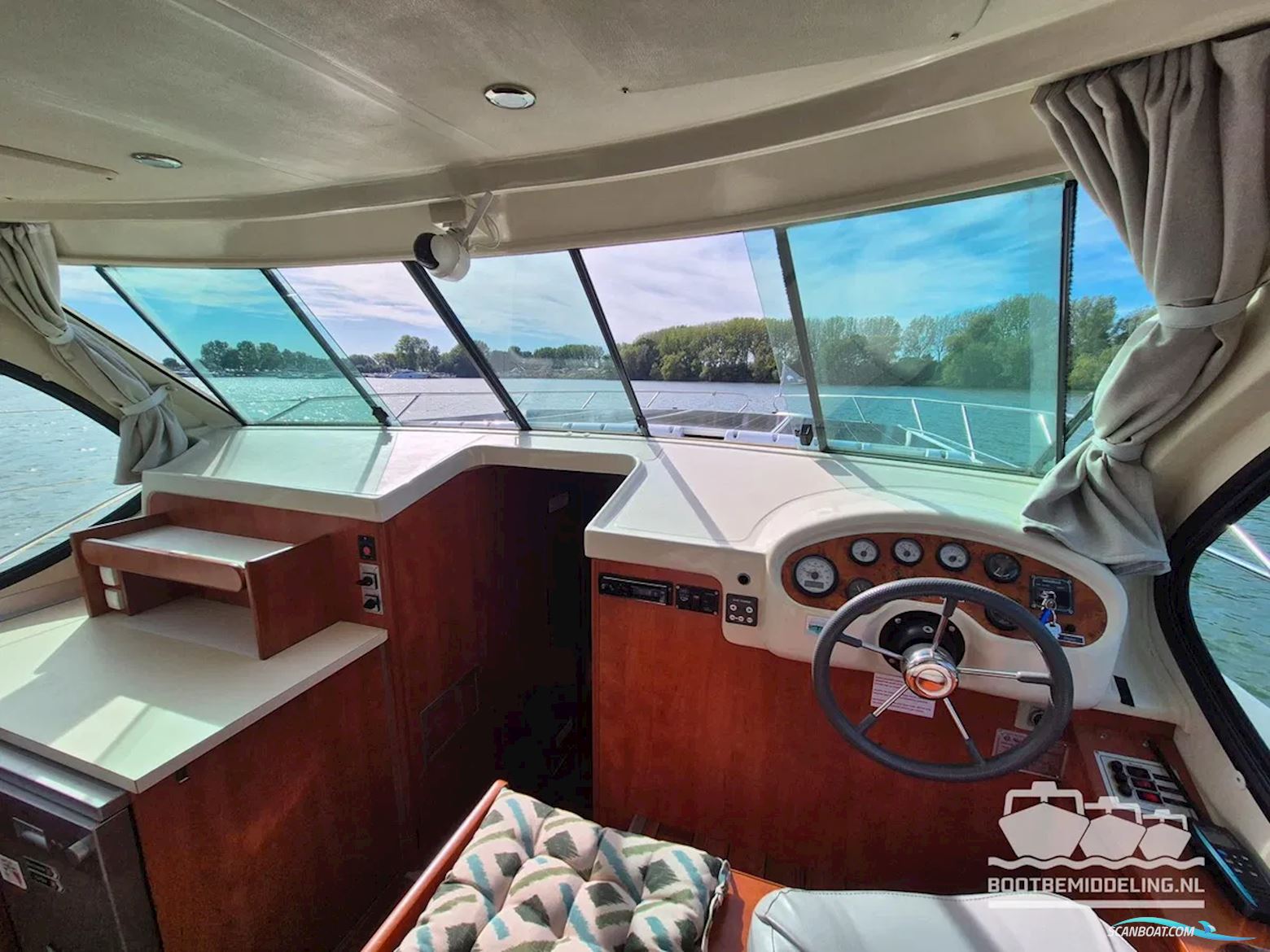 Nicols Yacht Sixto Prestige