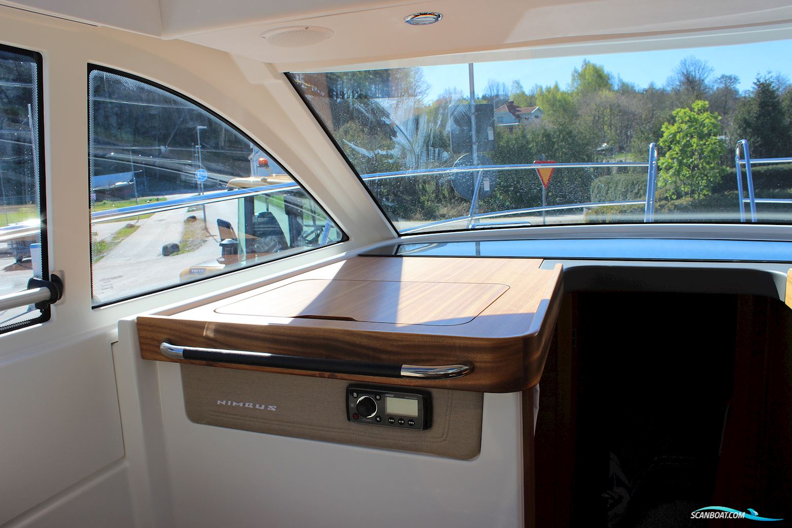 Nimbus 305 Coupe
