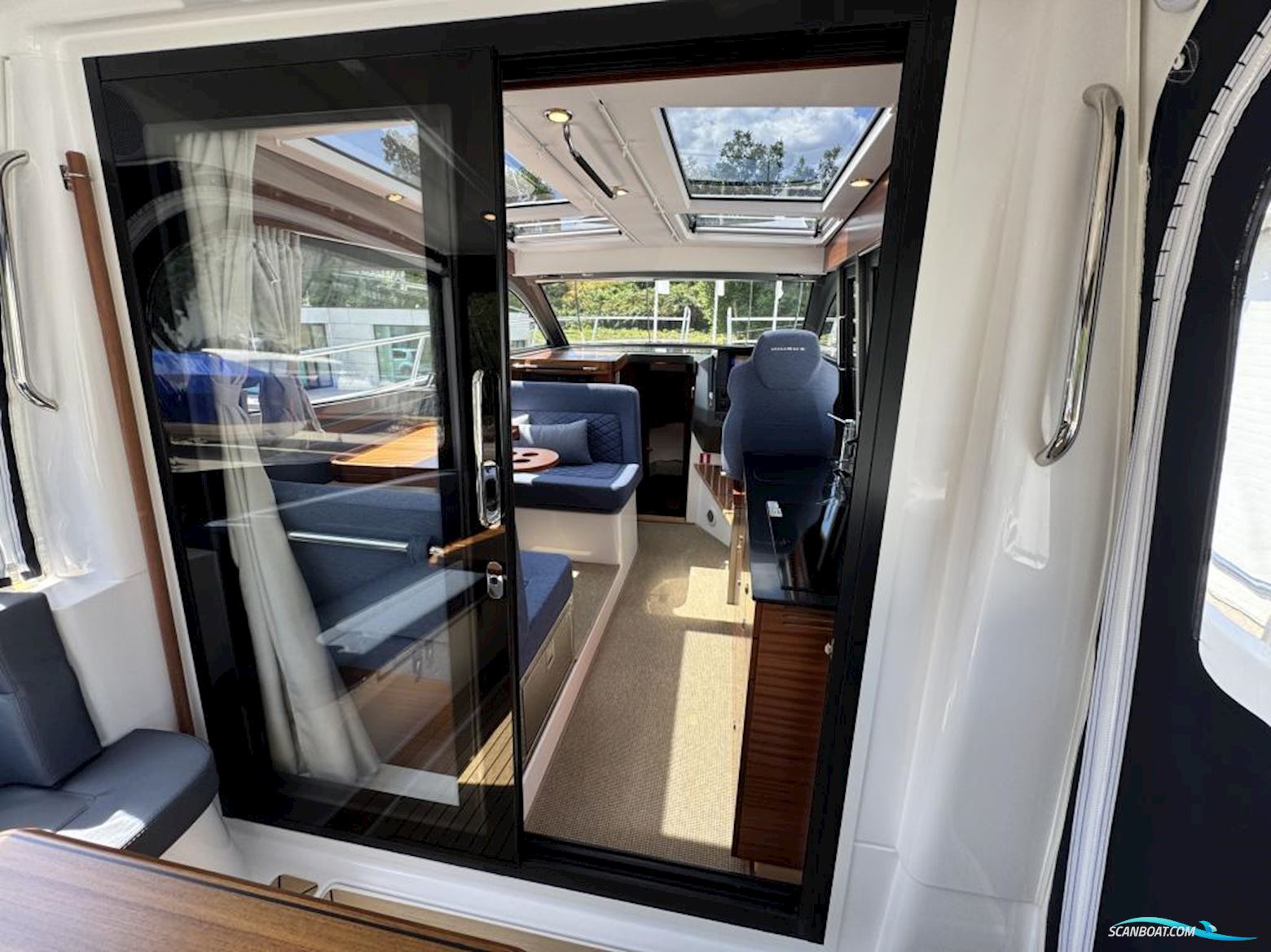 Nimbus 305 Coupe