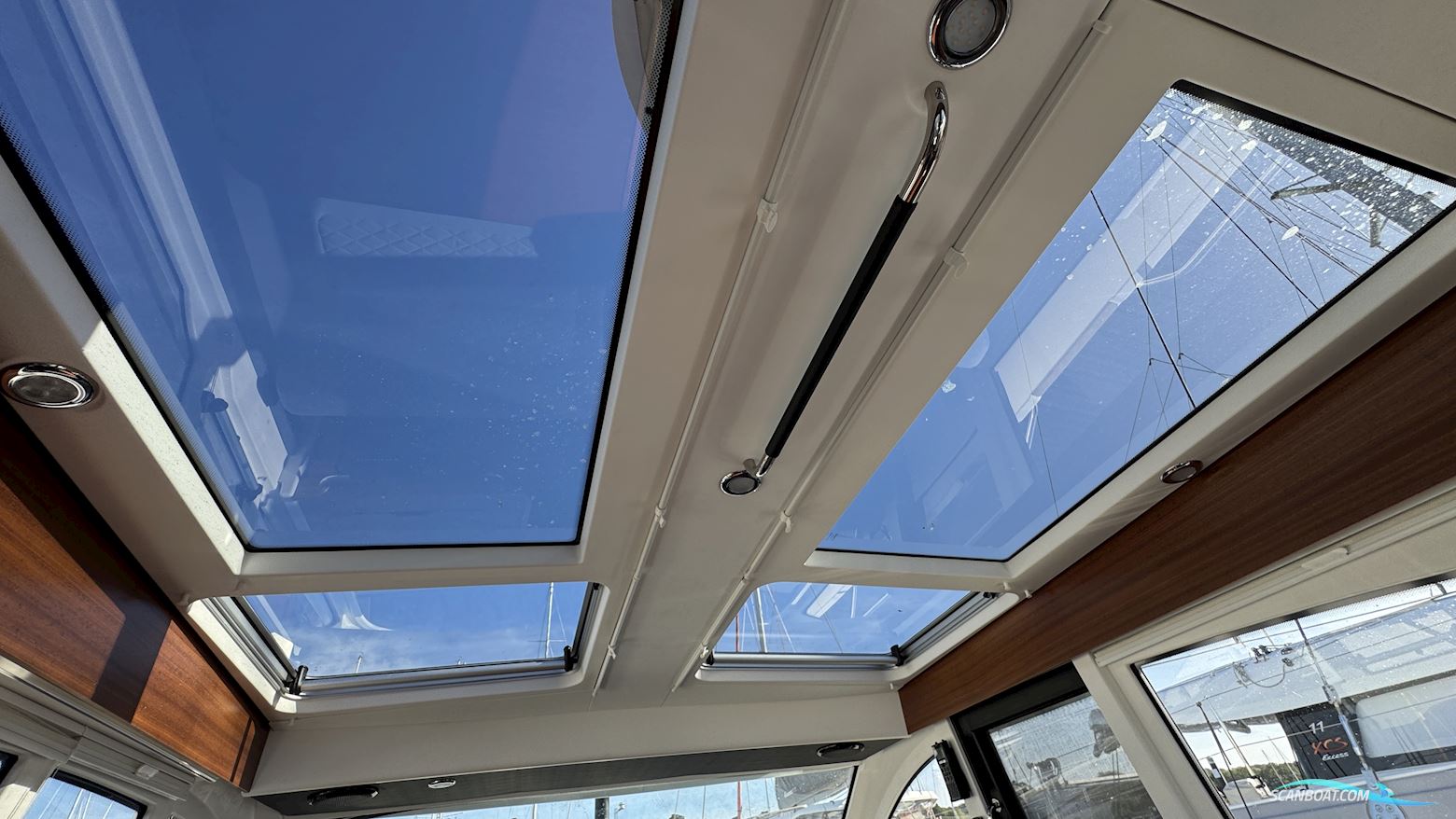 Nimbus 305 Coupe