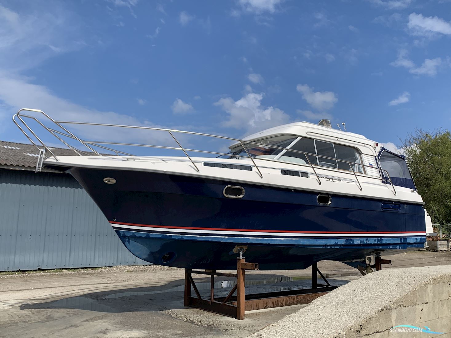 Nimbus 320 Coupe