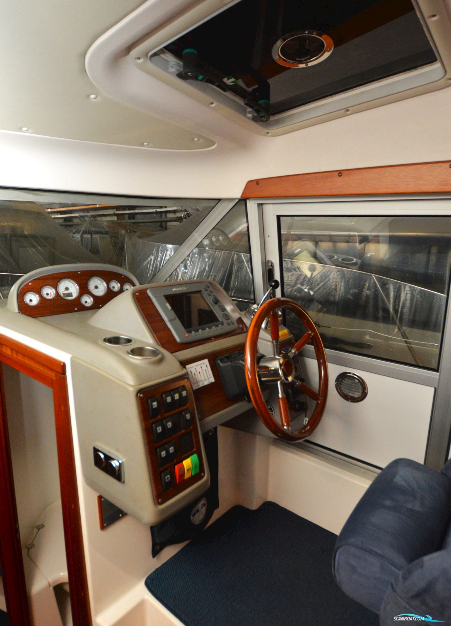 Nimbus 340 Commander Fly