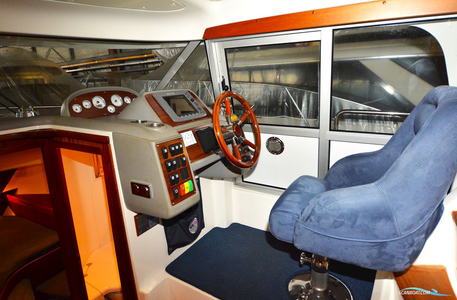 Nimbus 340 Commander Fly