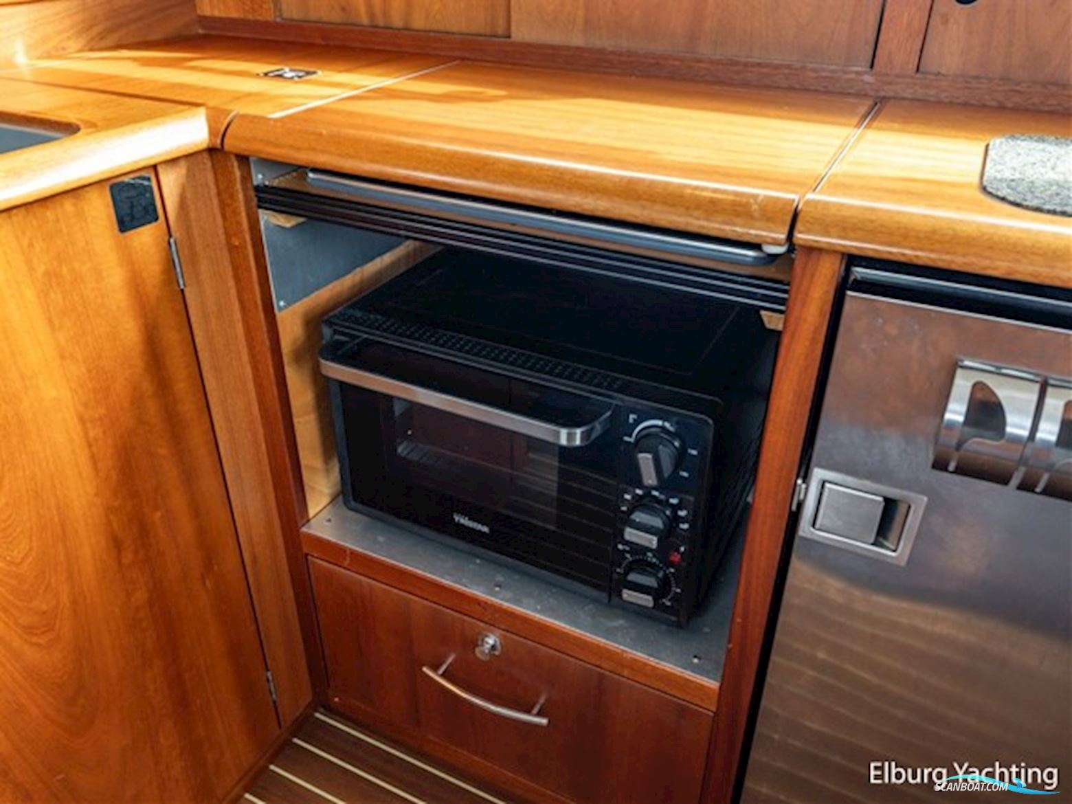 Nimbus 380 Commander 