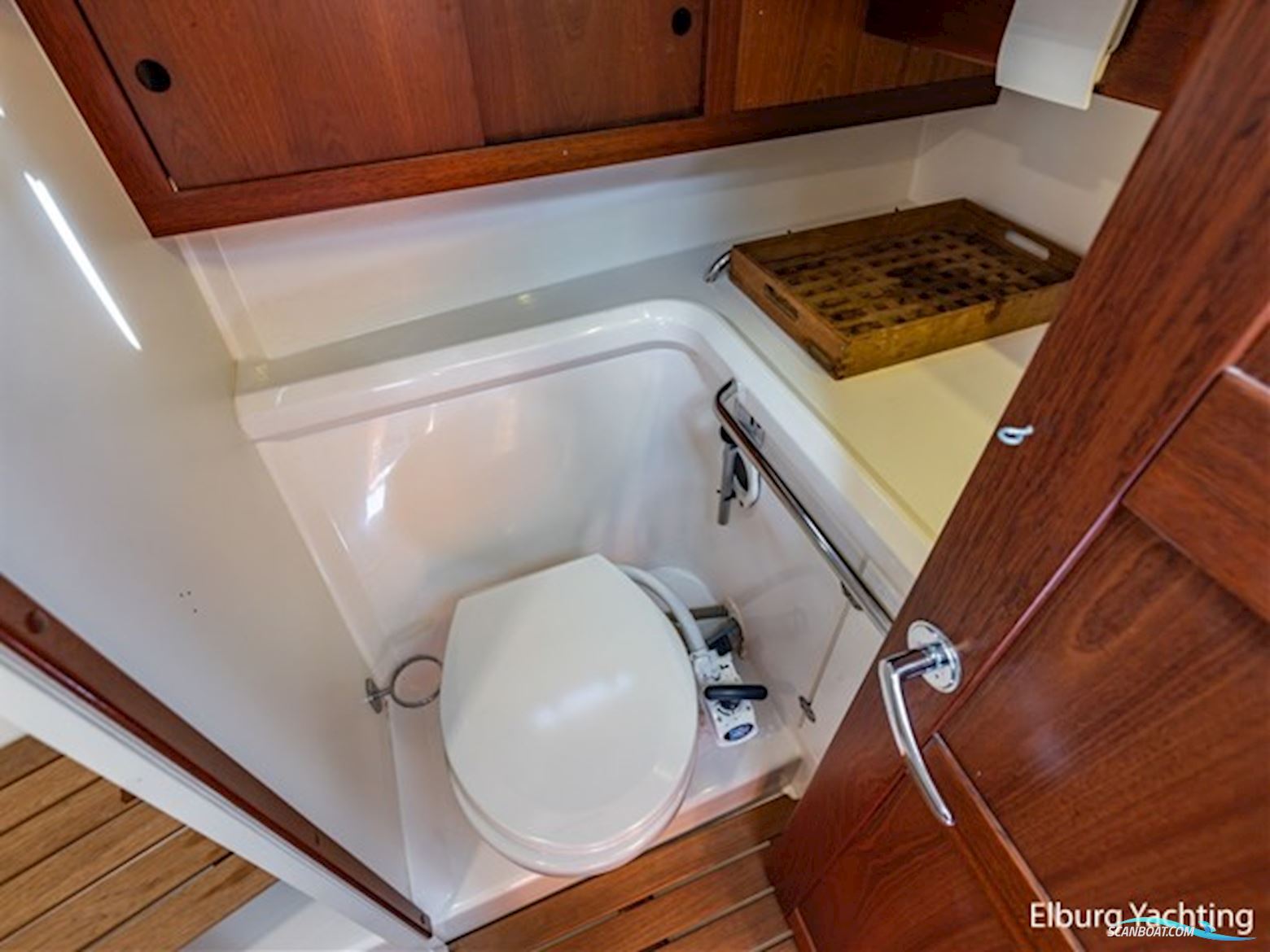 Nimbus 380 Commander 