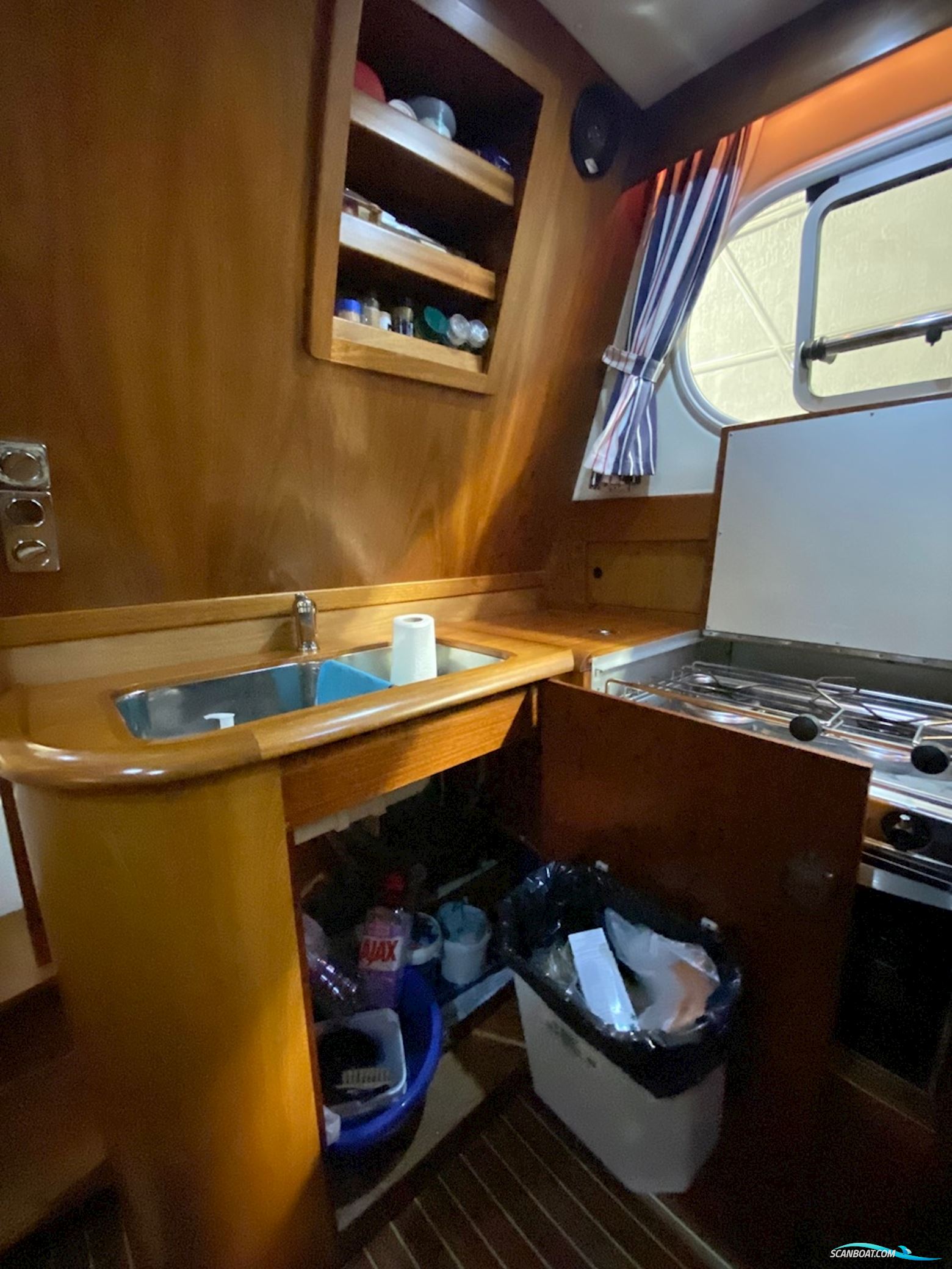 Nimbus 380 Commander