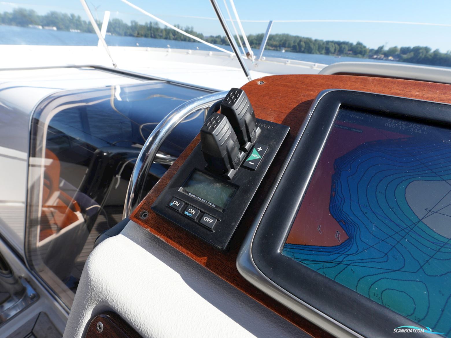 Nimbus 380 Commander